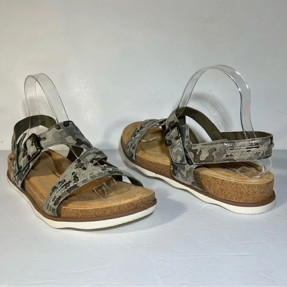 Clarks Collection Brynn Step Adjustable Sandals - Picture 2 of 6